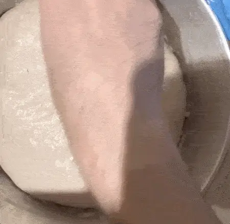 Separating the dough from the bowl